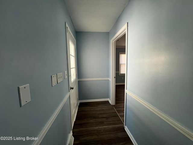 2231 Peaslee Rd, Louisville, KY 40216