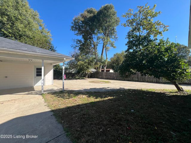 2231 Peaslee Rd, Louisville, KY 40216