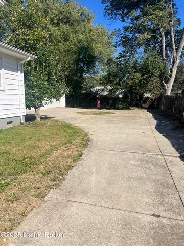 2231 Peaslee Rd, Louisville, KY 40216