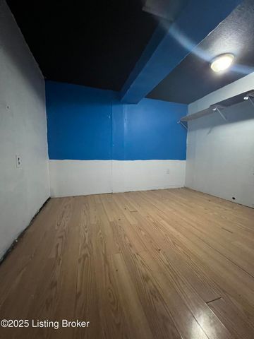 2231 Peaslee Rd, Louisville, KY 40216