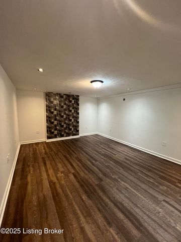 2231 Peaslee Rd, Louisville, KY 40216