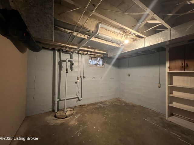 2231 Peaslee Rd, Louisville, KY 40216