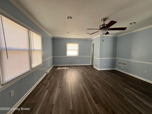 2231 Peaslee Rd, Louisville, KY 40216