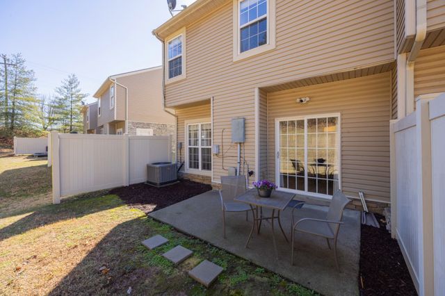 1008 Chatsworth Dr, Old Hickory, TN 37138