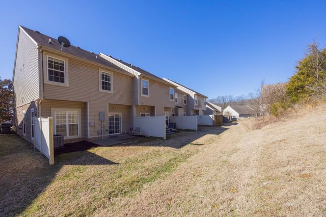 1008 Chatsworth Dr, Old Hickory, TN 37138