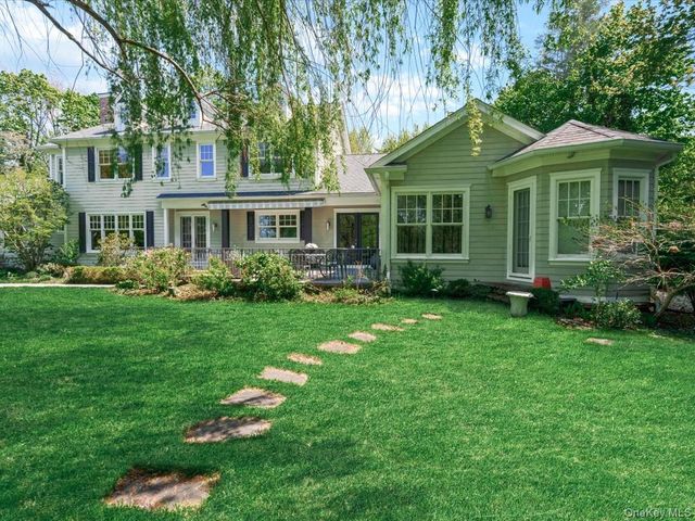 16 THE LOCH, Roslyn Estates, NY 11576
