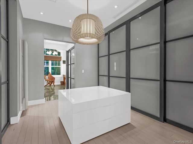 16 THE LOCH, Roslyn Estates, NY 11576
