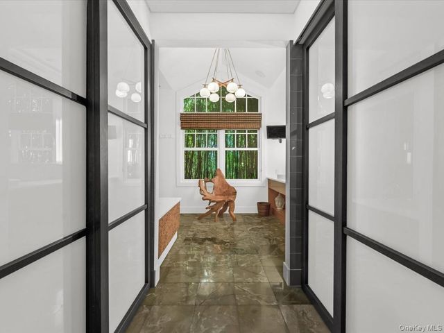 16 THE LOCH, Roslyn Estates, NY 11576