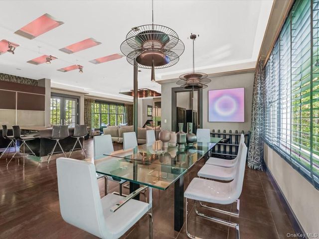 16 THE LOCH, Roslyn Estates, NY 11576