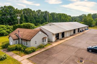 16 Arthur St, Easthampton, MA 01027