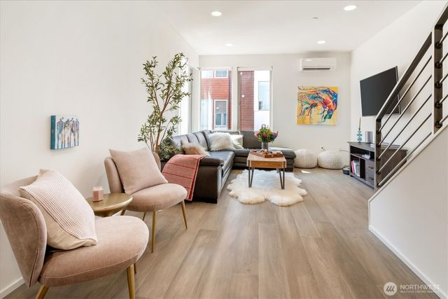 551 28th Avenue, Seattle, WA 98122