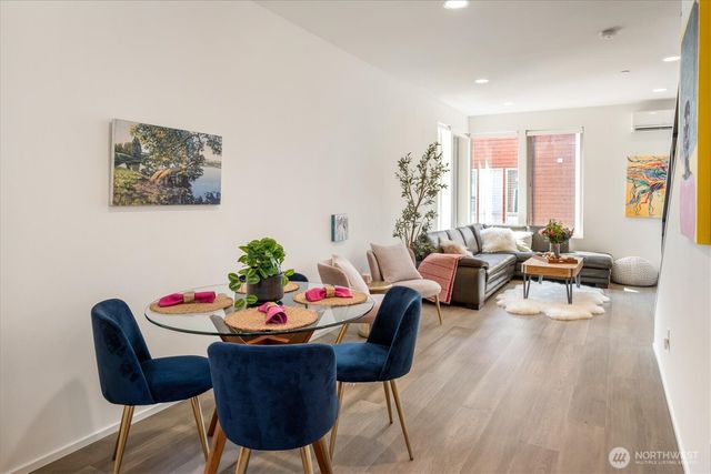 551 28th Avenue, Seattle, WA 98122