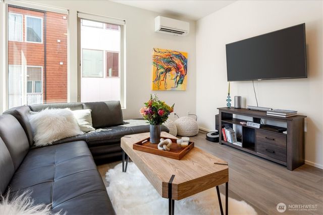 551 28th Avenue, Seattle, WA 98122