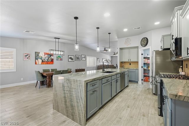 8018 Rushmore Avenue, Las Vegas, NV 89131