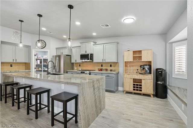 8018 Rushmore Avenue, Las Vegas, NV 89131