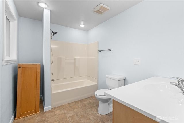 16625 126th Avenue SE, Renton, WA 98058