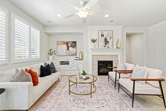 2379 Belle Glade Ln, Manteca, CA 95336