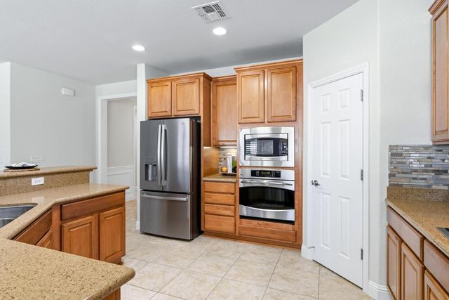 2379 Belle Glade Ln, Manteca, CA 95336