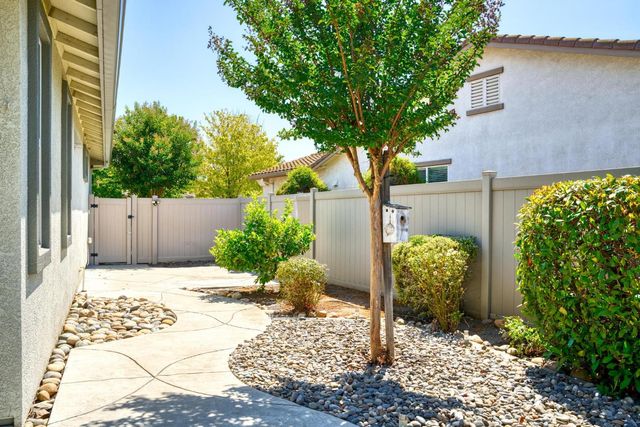 2379 Belle Glade Ln, Manteca, CA 95336