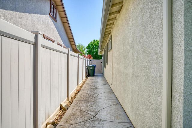 2379 Belle Glade Ln, Manteca, CA 95336