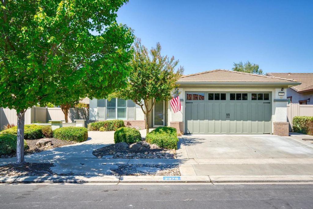 2379 Belle Glade Ln, Manteca, CA 95336
