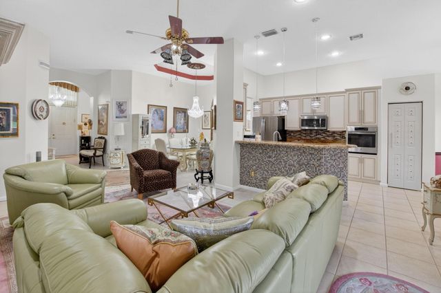 7032 Demedici Circle, Delray Beach, FL 33446