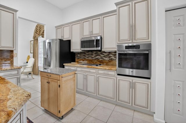 7032 Demedici Circle, Delray Beach, FL 33446