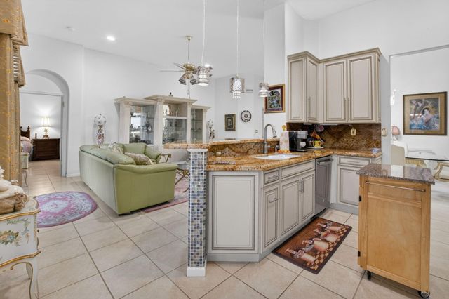7032 Demedici Circle, Delray Beach, FL 33446