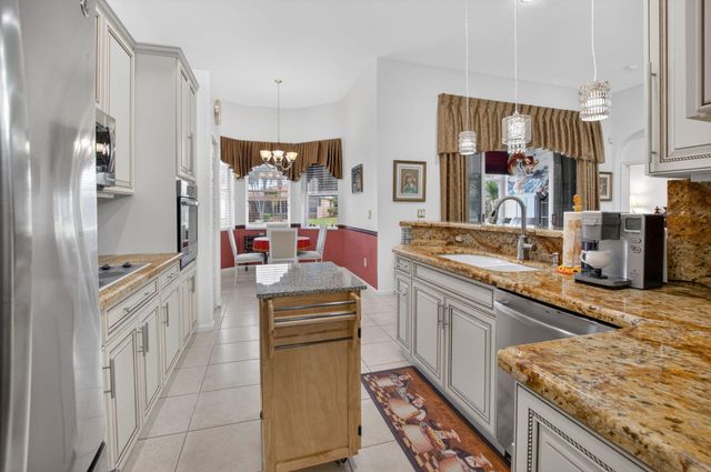 7032 Demedici Circle, Delray Beach, FL 33446