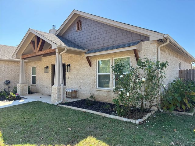 702 Pillar Street, Bowie, TX 76230