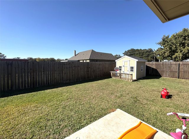 702 Pillar Street, Bowie, TX 76230