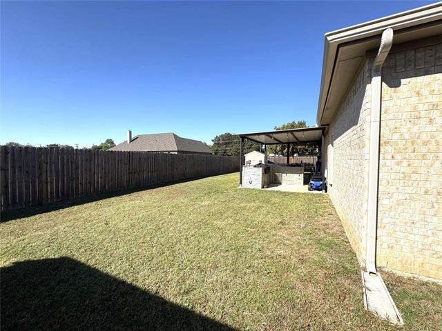 702 Pillar Street, Bowie, TX 76230