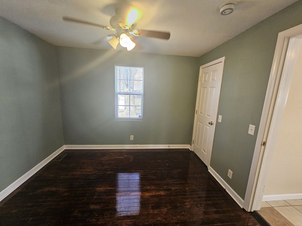 Image 12 of property listing at 1033 S 17th, Mt Vernon, IL 62864