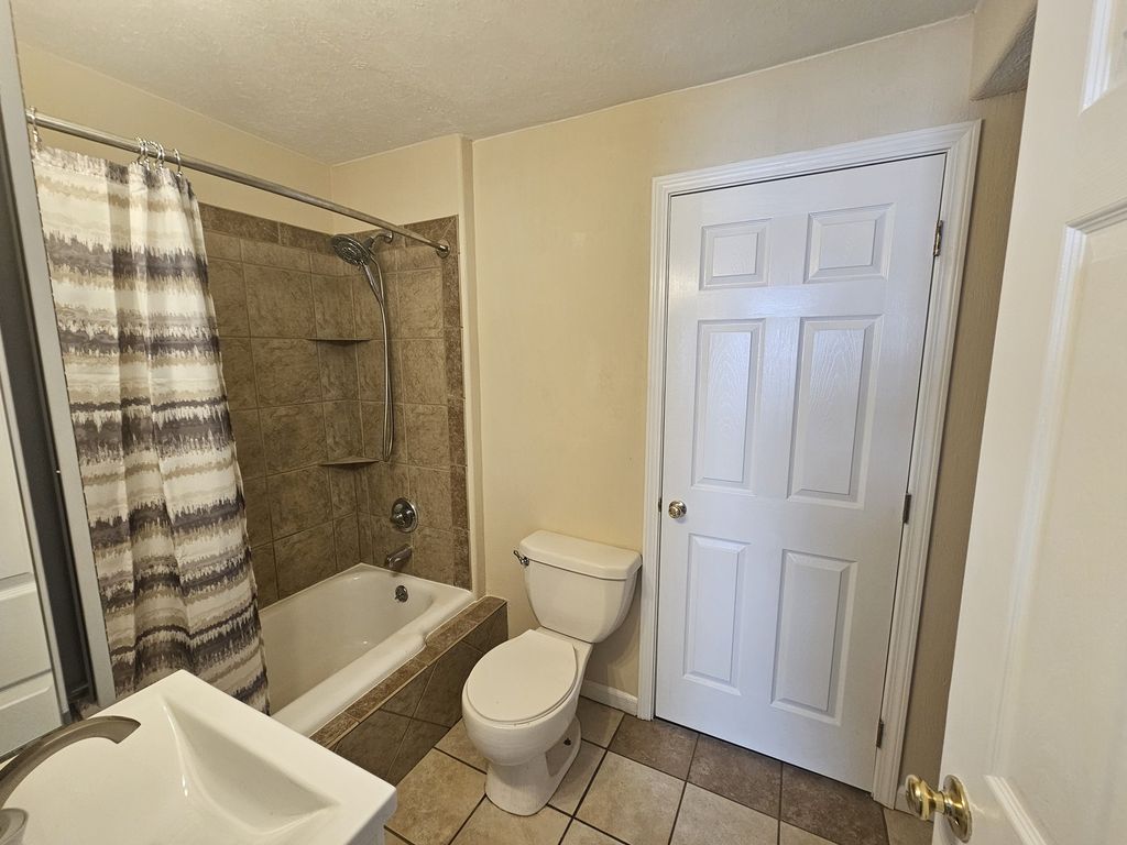 Image 13 of property listing at 1033 S 17th, Mt Vernon, IL 62864