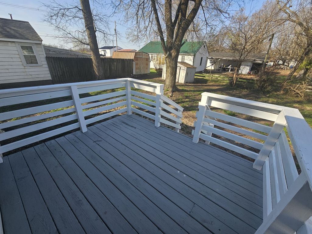 Image 6 of property listing at 1033 S 17th, Mt Vernon, IL 62864