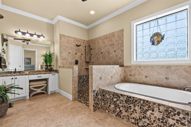 5220 Forest Cove Drive, Dickinson, TX 77539