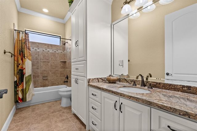 5220 Forest Cove Drive, Dickinson, TX 77539