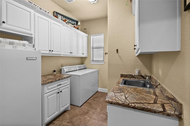 5220 Forest Cove Drive, Dickinson, TX 77539