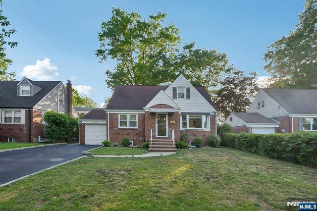13-38 Hedman Place, Fair Lawn, NJ 07410