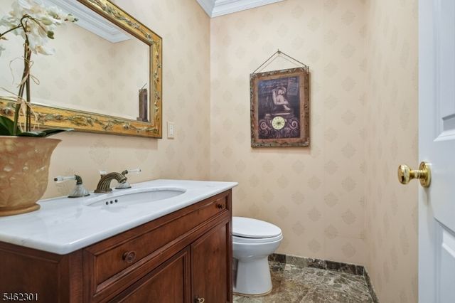 32 Stratford Dr, Livingston Twp., NJ 07039