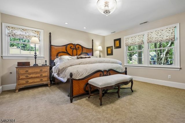 32 Stratford Dr, Livingston Twp., NJ 07039