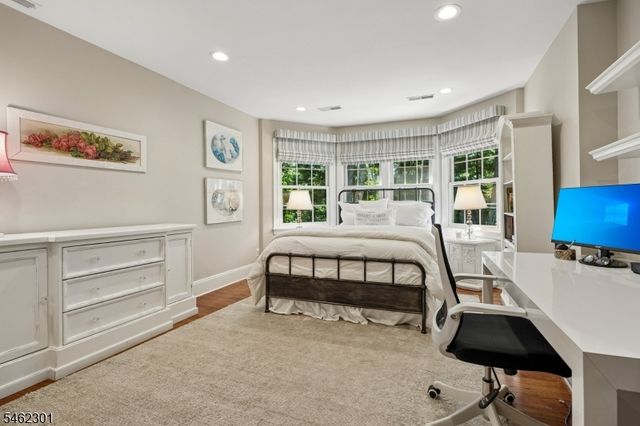 32 Stratford Dr, Livingston Twp., NJ 07039