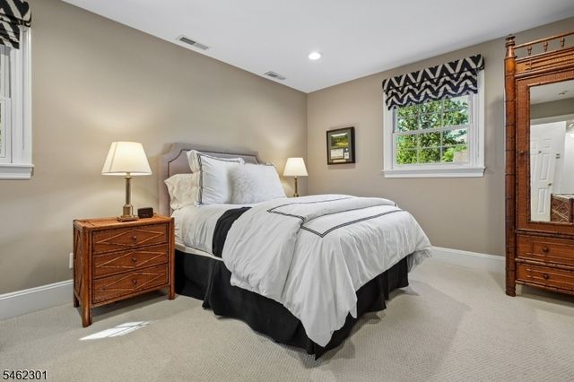 32 Stratford Dr, Livingston Twp., NJ 07039