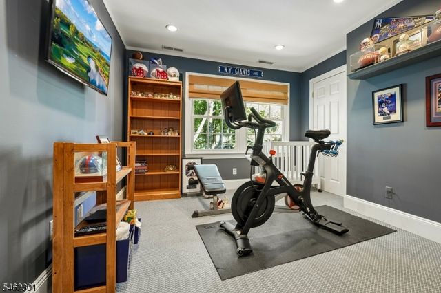 32 Stratford Dr, Livingston Twp., NJ 07039