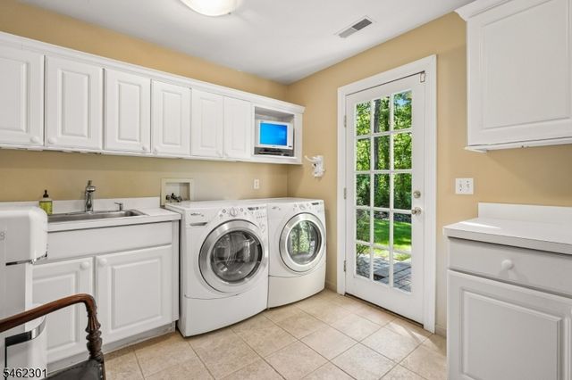 32 Stratford Dr, Livingston Twp., NJ 07039