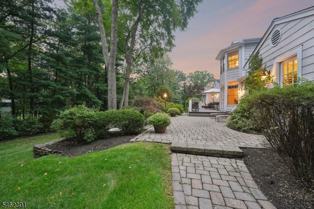 32 Stratford Dr, Livingston Twp., NJ 07039