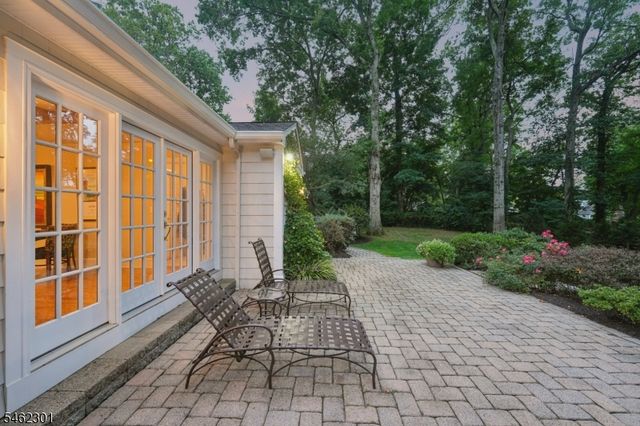 32 Stratford Dr, Livingston Twp., NJ 07039