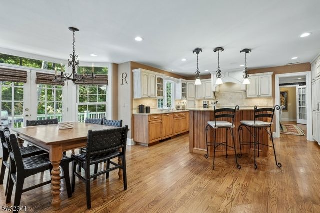 32 Stratford Dr, Livingston Twp., NJ 07039