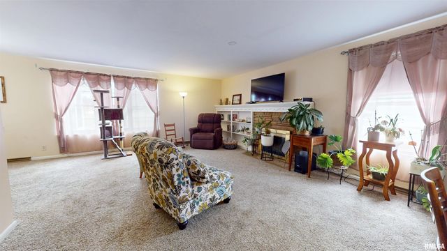 1800 E Saint Jude Court, Peoria Heights, IL 61616