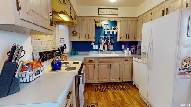 1800 E Saint Jude Court, Peoria Heights, IL 61616